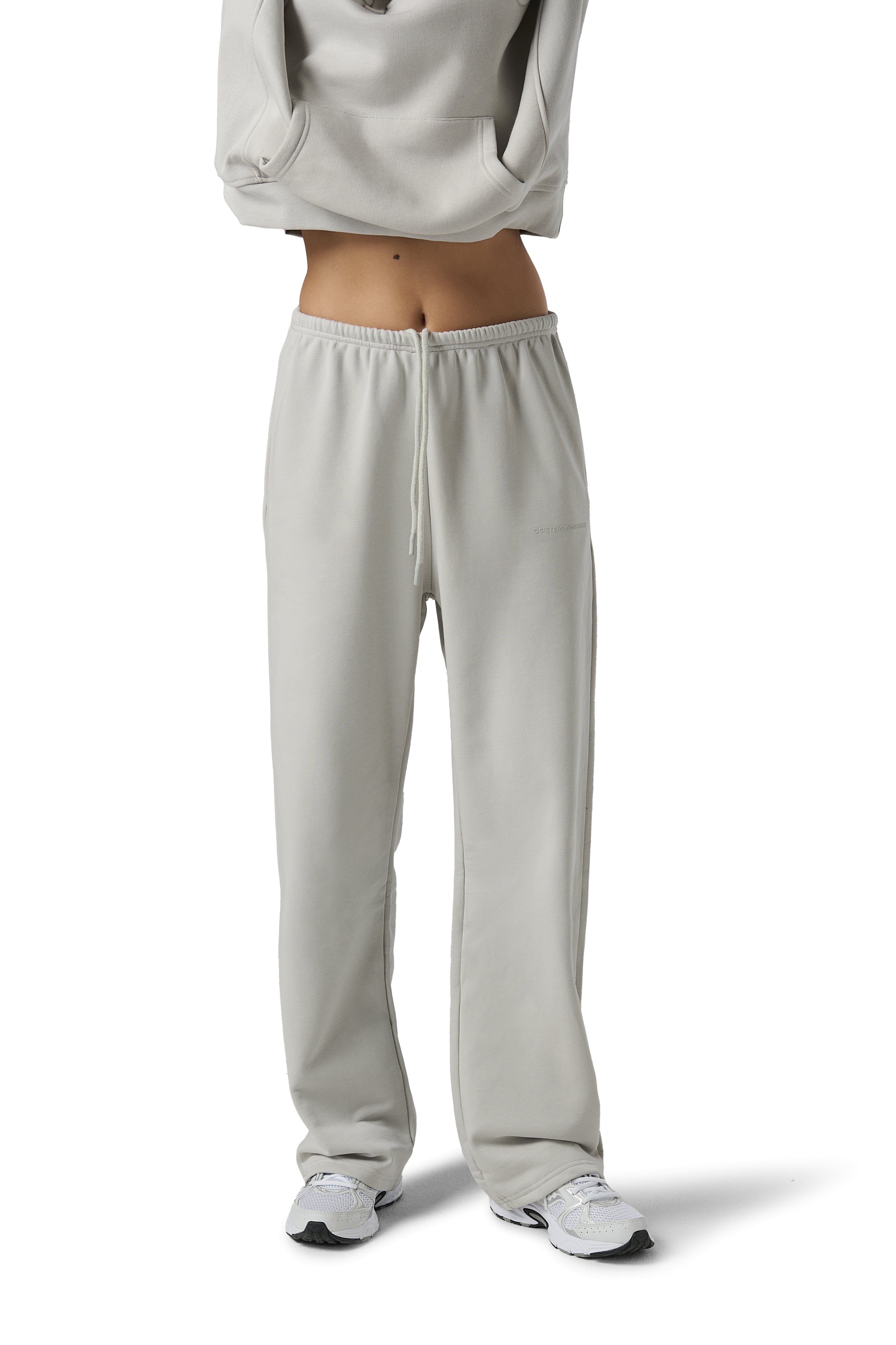 Model Scarlett is 5'8" and wears a size S.